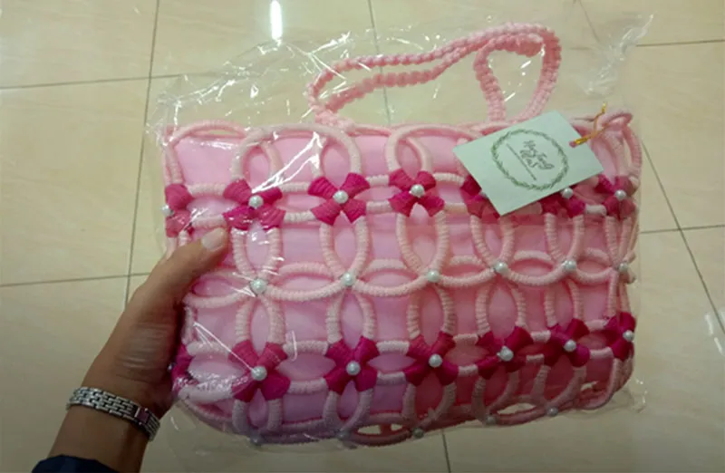 Tas dari Bibir Aqua Gelas