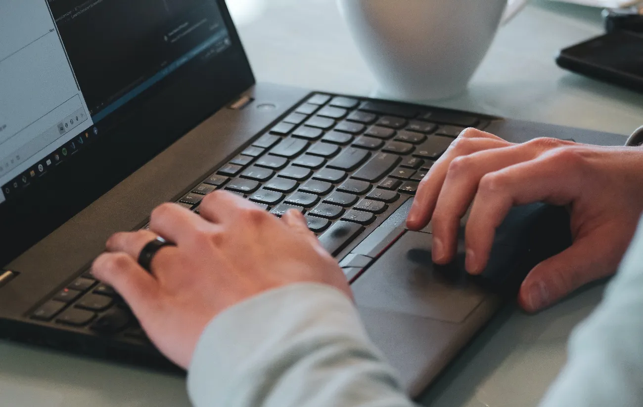 Perbedaan Berat Laptop, Notebook, & Netbook