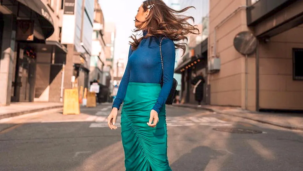 Kombinasi Outfit Biru Hijau