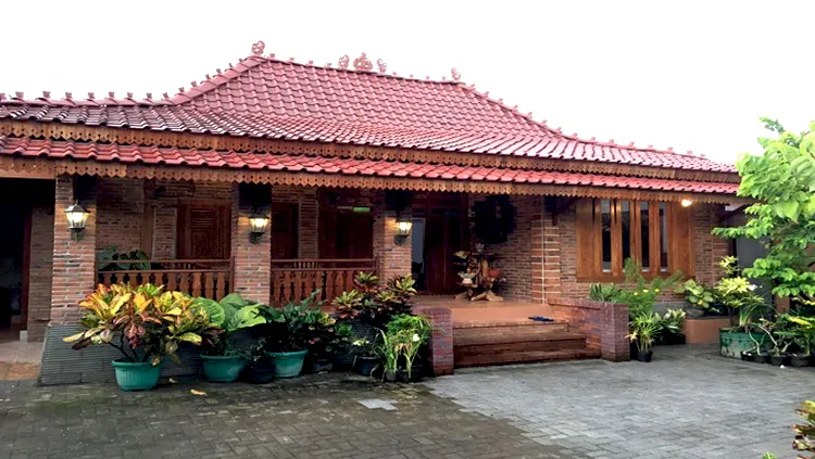 16 Rumah Limasan