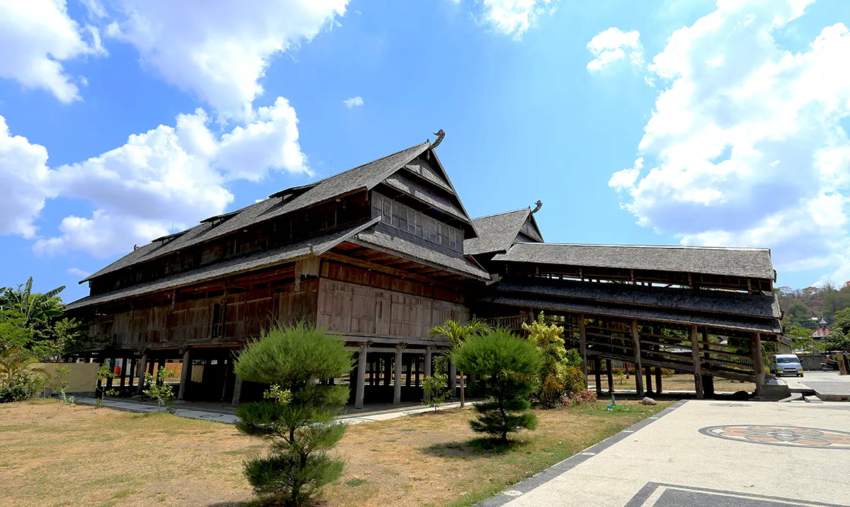 30 Rumah Adat Dalam Loka