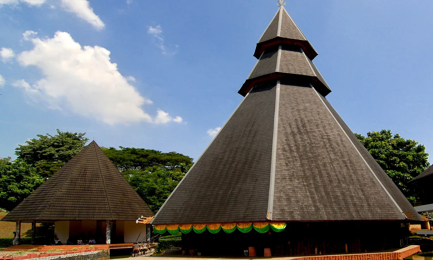 33 Rumah Adat Kariwari