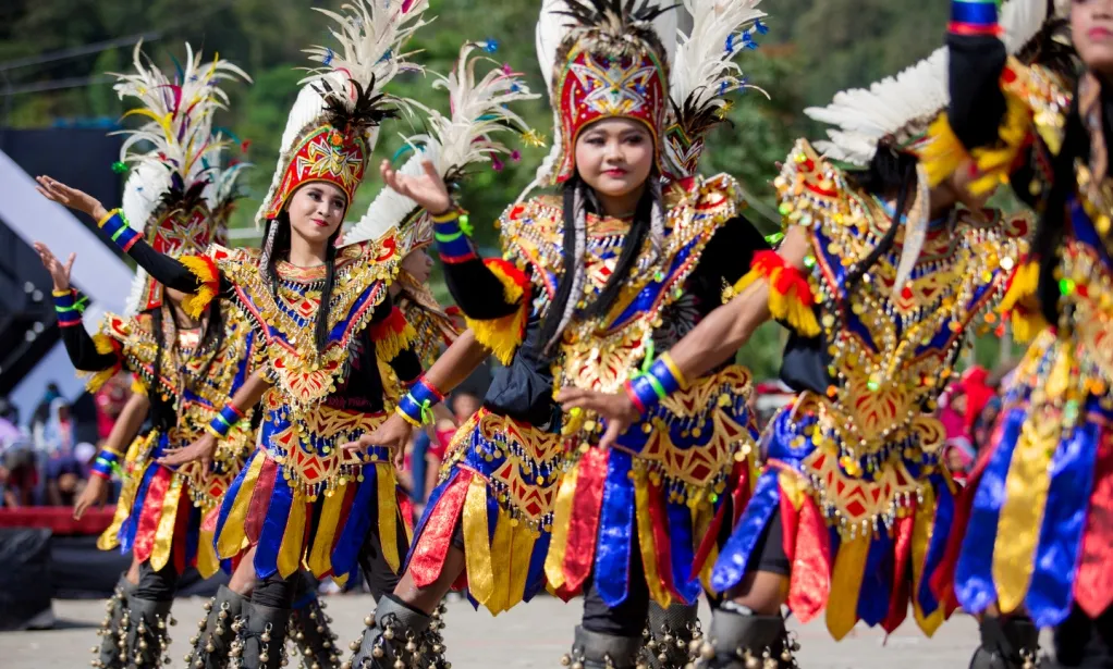 16 Tari Topeng Ireng