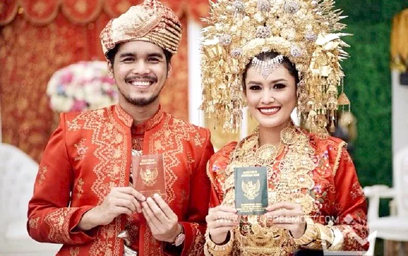 Busana Pernikahan Adat Sumatera Barat