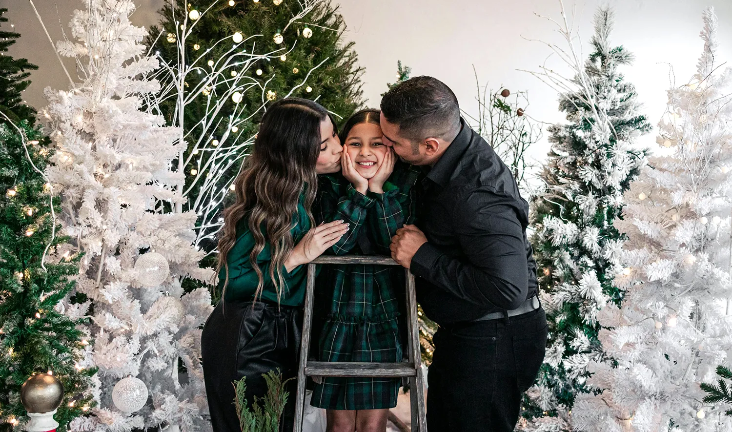 Harga Foto Keluarga di Studio