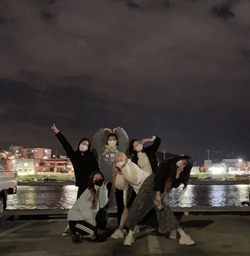 Gambar 04. PP (Foto Profil) Grup Aesthetic depan laut