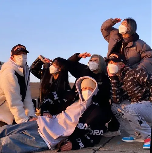 Gambar 05. PP (Foto Profil) Grup Aesthetic dengan langit biru