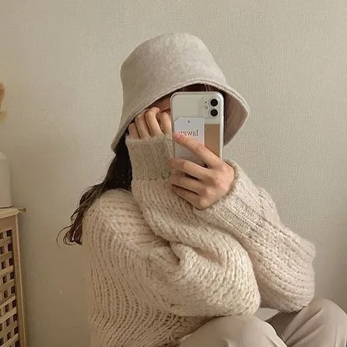 Gambar 07. PP WA Sendiri Aesthetic cewek mirror selfie