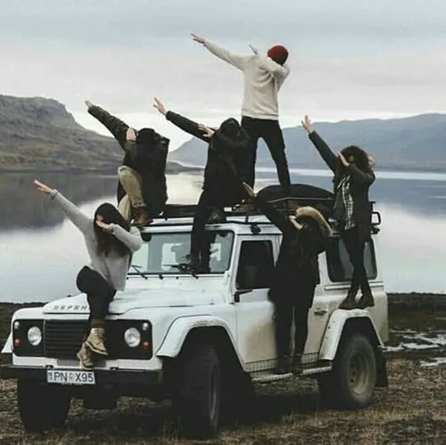 Gambar 08. PP (Foto Profil) Grup Keren dabbing di atas mobil