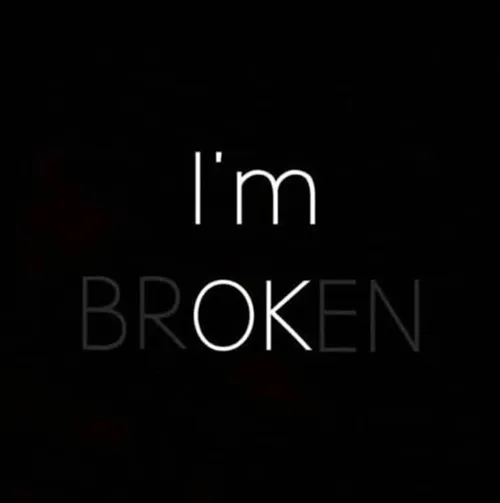 Gambar 09. PP Hitam Polos Sad I'm OK I'm Broken