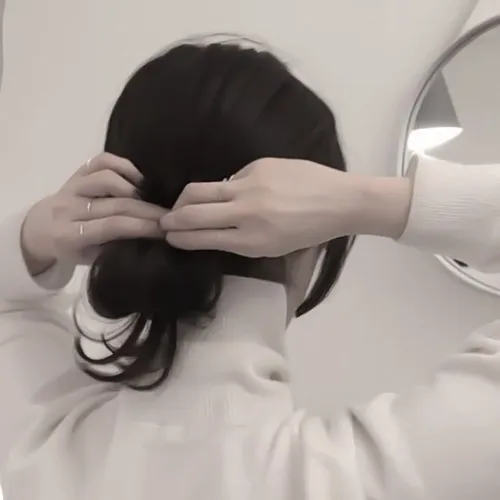 Gambar 13. PP WA Sendiri Aesthetic cewek mengikat rambut