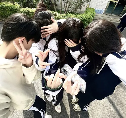 Gambar 16. PP (Foto Profil) Grup Aesthetic menghalangi wajah