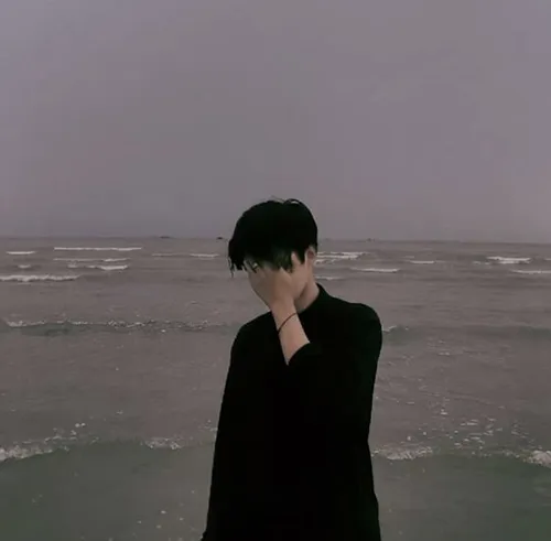 Gambar 19. PP WA Sendiri Aesthetic cowok cool pinggir pantai