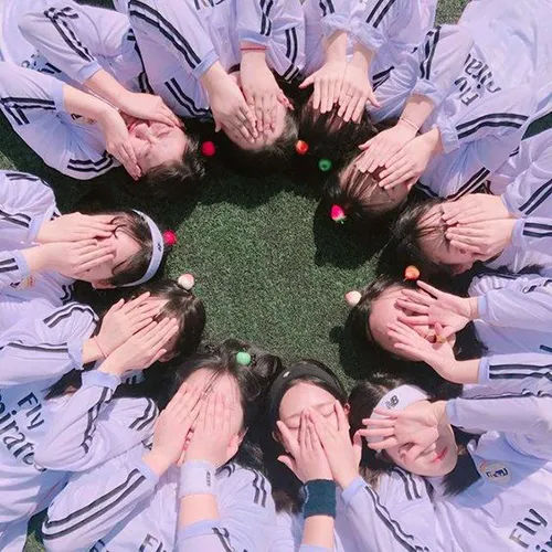 Gambar 20. PP (Foto Profil) Grup Aesthetic tiduran sambil menutup wajah