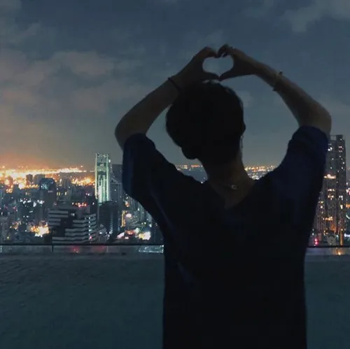 Gambar 23. PP WA Sendiri Aesthetic cowok love sign