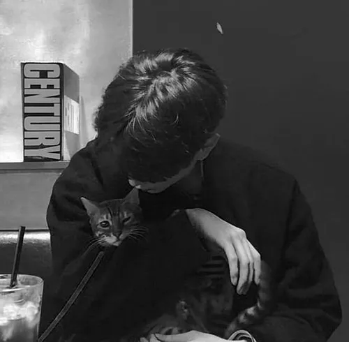 Gambar 23. PP WA Sendiri Keren memeluk kucing