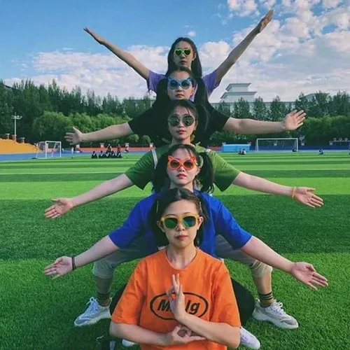 Gambar 27. PP (Foto Profil) Grup Gokil merentangkan tangan