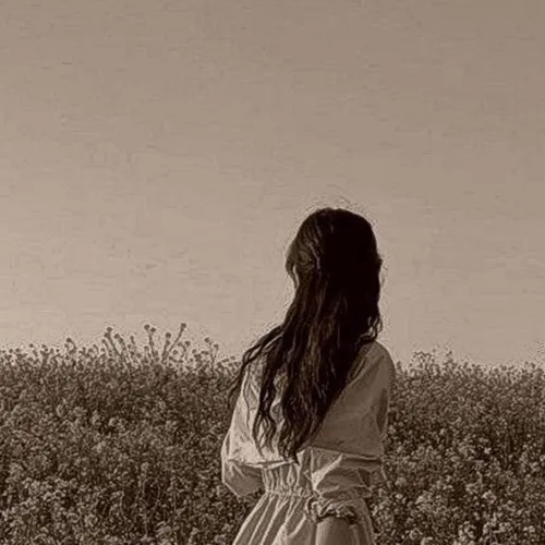 Gambar 01. PP WA Aesthetic cewek di taman bunga