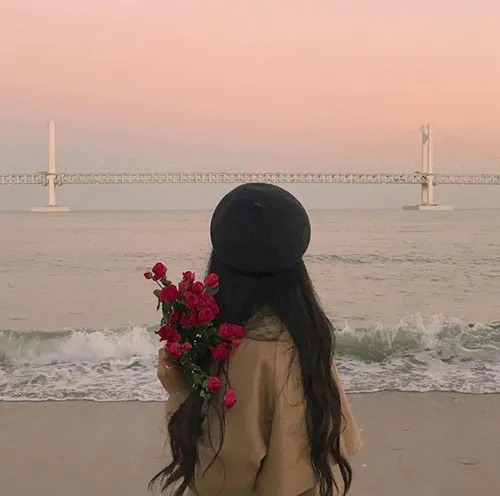 Gambar 05. PP WA Aesthetic cewek melihat laut