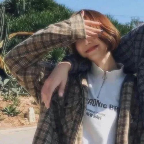 Gambar 11. PP WA Korea Couple Terpisah Pinggir Pantai (Cewek)