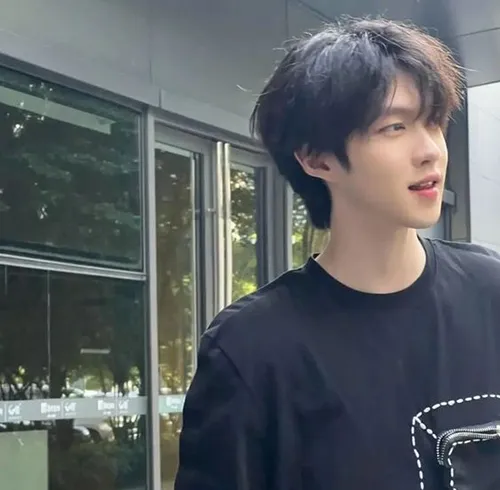 Gambar 21. PP WA Korea Lucu Cowok Side Profile