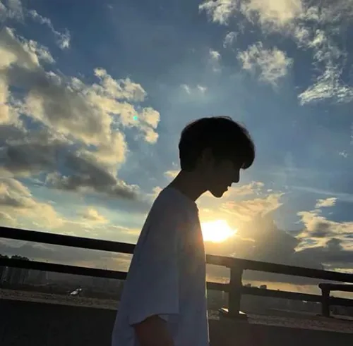 Gambar 22. PP WA Aesthetic cowok senja