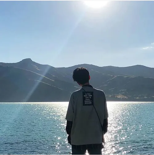 Gambar 24. PP WA Aesthetic cowok pinggir danau