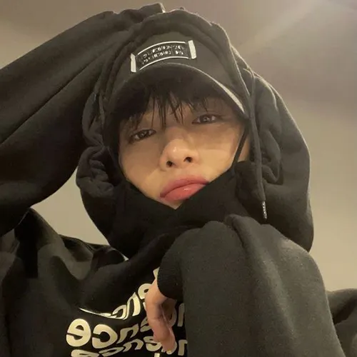 Gambar 26. PP WA Korea Lucu Cowok Topi dan Hoodie