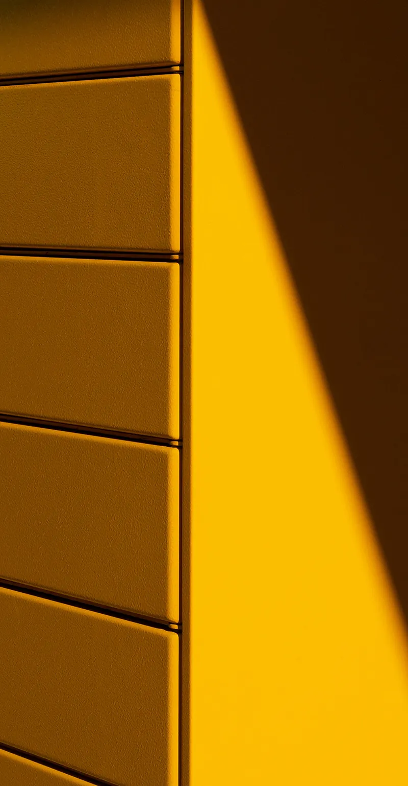 Gambar 01. Bayangan Kuning