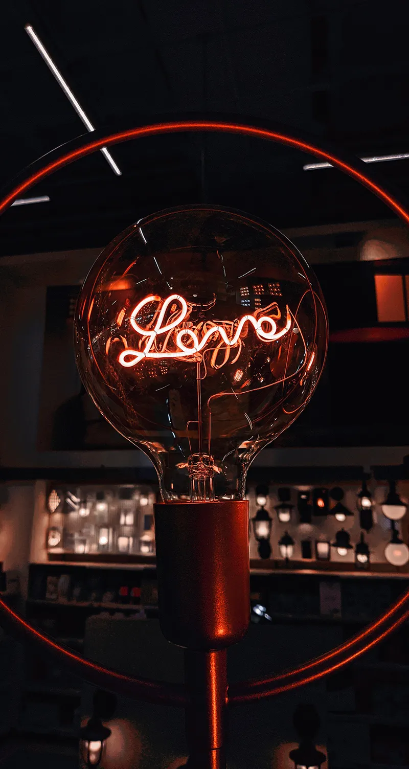 Gambar 04. Love Lampu Neon