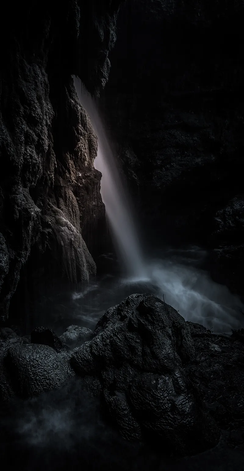 Gambar 05. Air Terjun Bebatuan Hitam