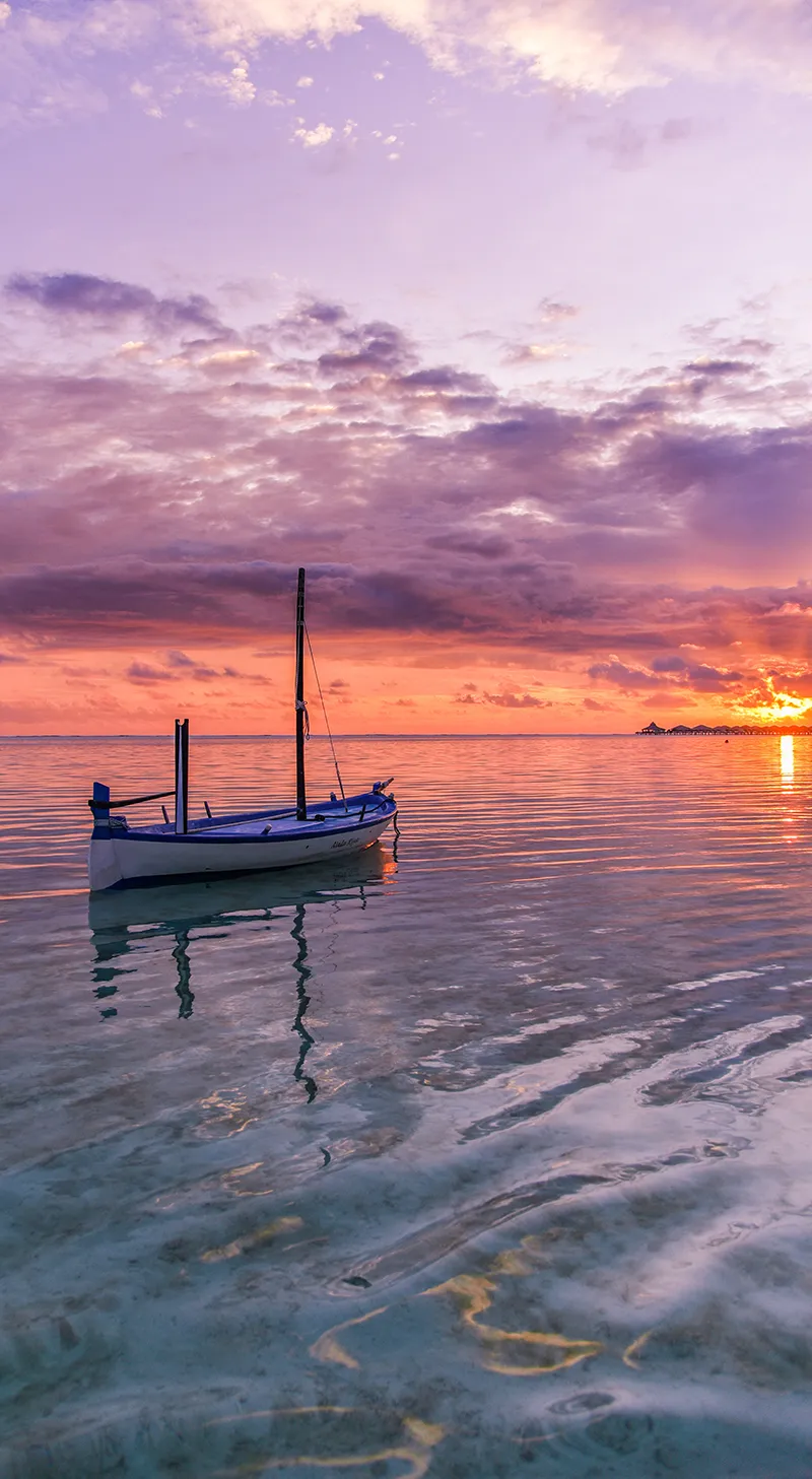 Gambar 16. Perahu dan Sunset Pantai