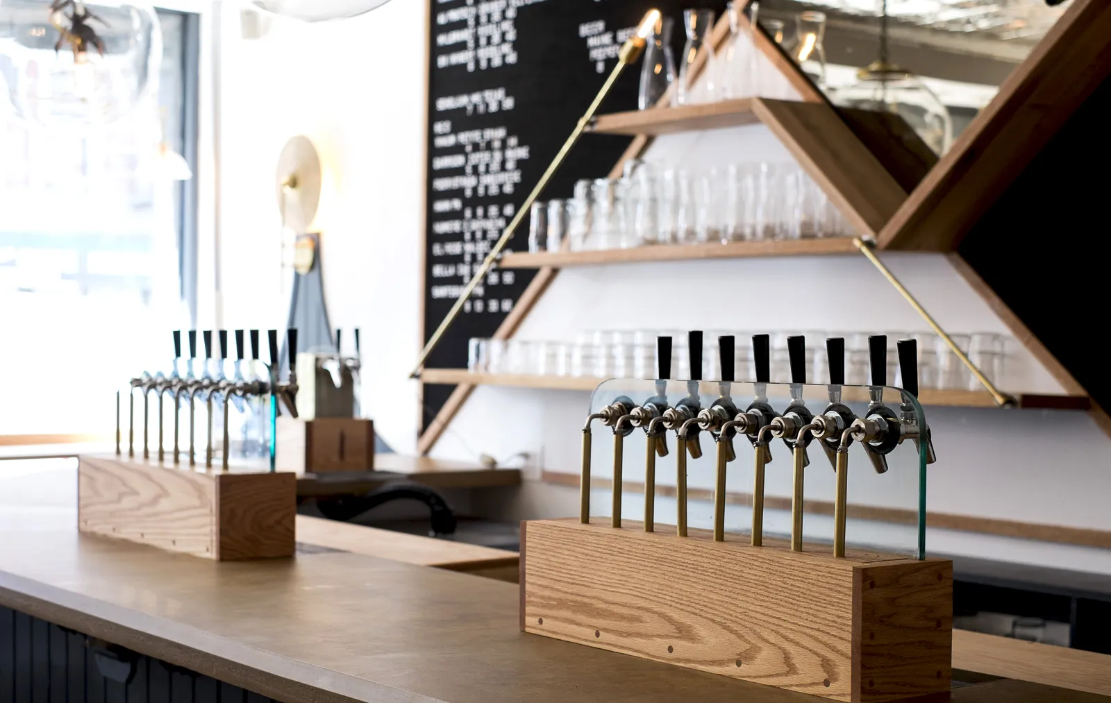 Aneka Minuman Lois Bar KYC